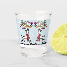 Zwei Weihnachtsrentiere mit Schneeflocken