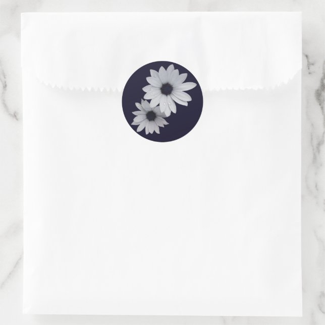 zwei weiße Blume Runder Aufkleber (Tasche)