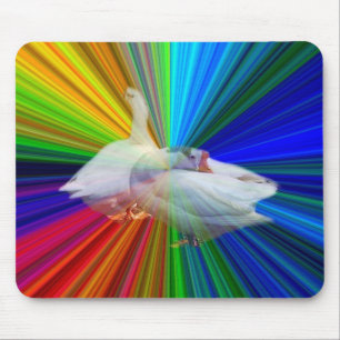 zwei weiße Gänse in sehr fantasievollem Hintergrun Mousepad