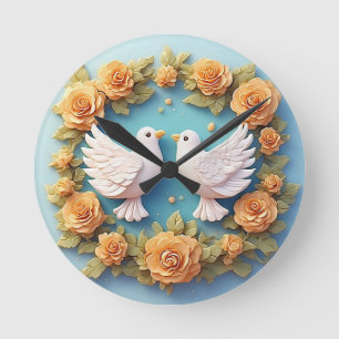 Zwei weiße Tauben inmitten eines Blumenmusters Runde Wanduhr