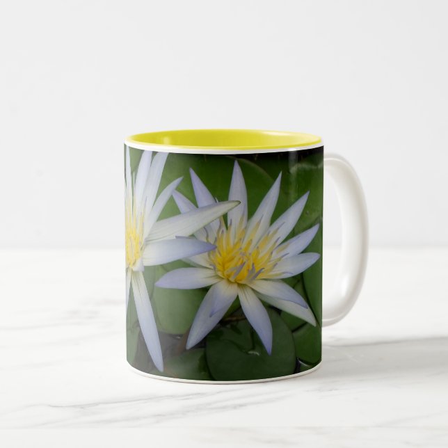 Zwei weiße Wasserlilien Tasse (VorderseiteRechts)