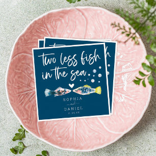 Zwei weniger Fische im Meer Serviette