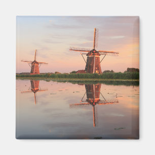 Zwei Windmühlen mit Reflektion bei Sonnenuntergang Magnet