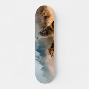 Zwei Wölfe heulen auf Vollmond im Wald Skateboard