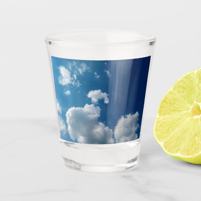 Zwei Wolken Schnapsglas (Vorderseite)