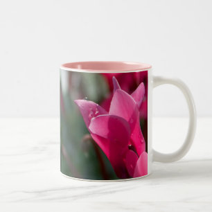 Zweifarbige Keramik-Tasse mit Tautropfen auf der B Tasse