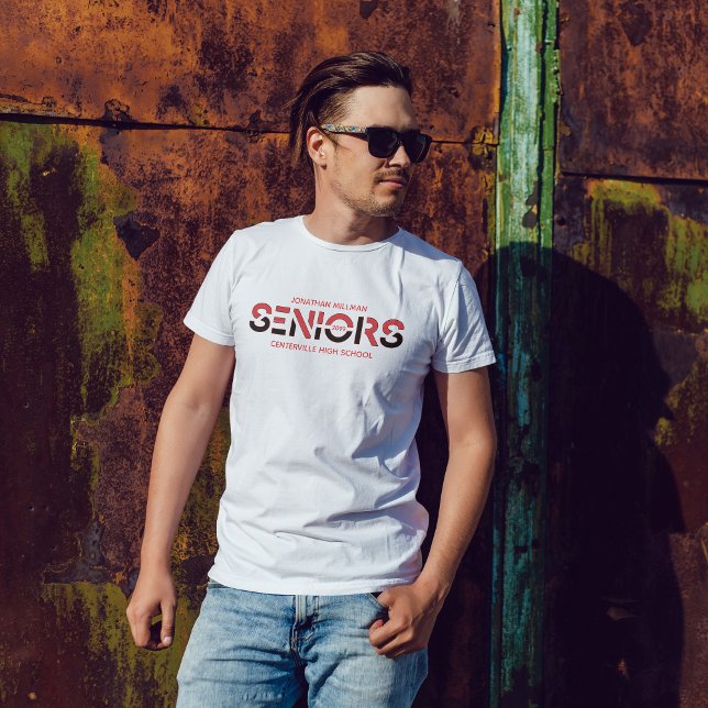 Zweifarbige rote und schwarze Buchstaben T-Shirt (Von Creator hochgeladen)
