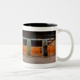 Zweifarbige Tasse schwarz alter Elbtunnel