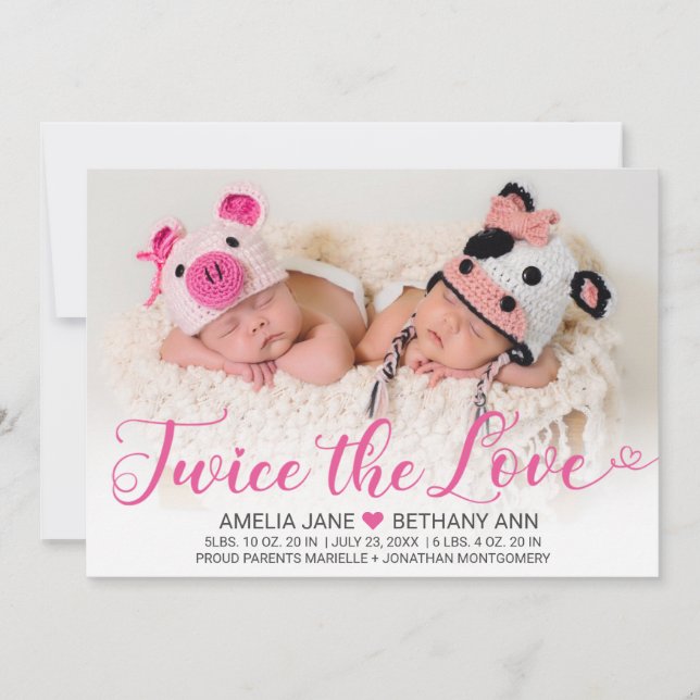 Zweimal die Liebe Twin Girls Pink Script Foto Birt Ankündigung (Vorderseite)