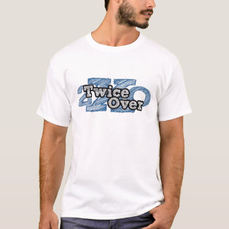 Zweimal über T-Weißem T-Shirt