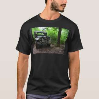 Zweiter Weltkrieg im Wald. T-Shirt