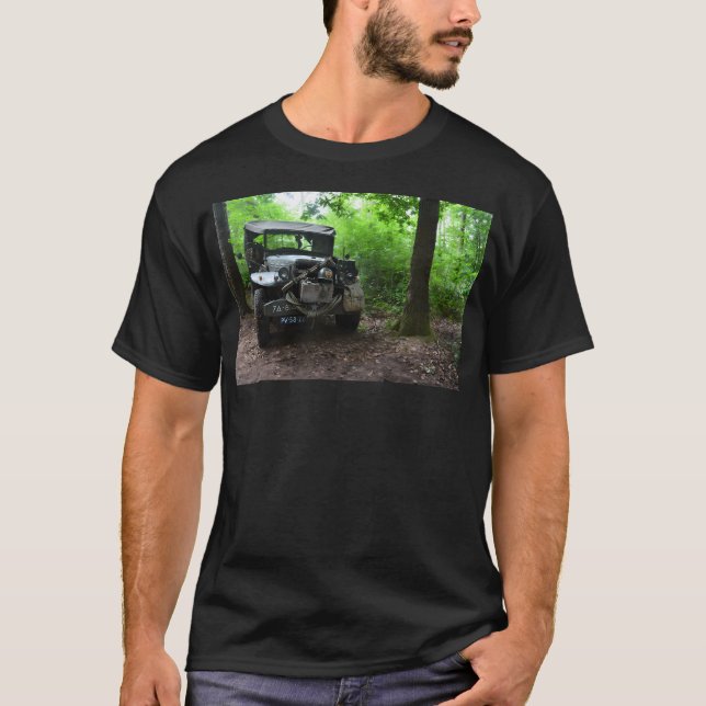 Zweiter Weltkrieg im Wald. T-Shirt (Vorderseite)
