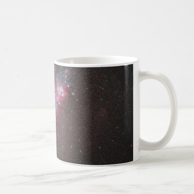 Zwerg Unregelmäßige Galaxie NGC 4214, vorgestellt  Kaffeetasse (Rechts)