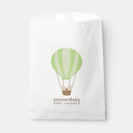 Zwillingsbabys in der grünen Ballon Babydusche Geschenktütchen