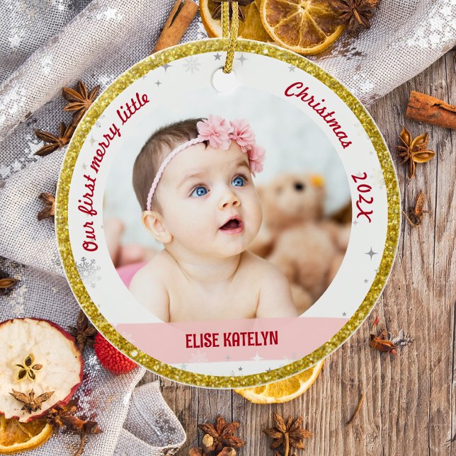 Zwillingsmädchen Foto - Die ersten frohen kleinen  Keramik Ornament (Modern Elegant Cute Our First Merry Little Christmas Twins Baby Girls 2 Photos Snowflakes Golden)