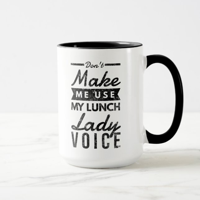 Zwing mich nicht dazu, meine Lunch Lady-Stimme zu  Tasse (Rechts)