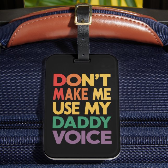 Zwing mich nicht, meinen Daddy Voice LGBT Gay Prid Gepäckanhänger (Vorderseite Insitu 2)