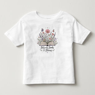 Zwischen Büchern und Blüten Buchliebhaber Leser Kleinkind T-shirt