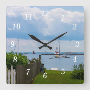 Zwischen den Häusern Wall Clock Quadratische Wanduhr