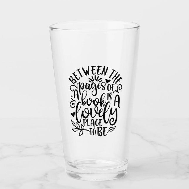 Zwischen den Seiten eines Buches zum Lesen von Leh Glas (Vorderseite)