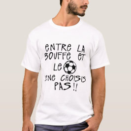 zwischen Fußballfutter, das nicht T-Shirt