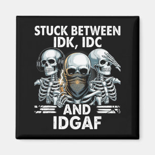 Zwischen IDK IDC Und IDGAF stecken Frohes Hallowee Magnet