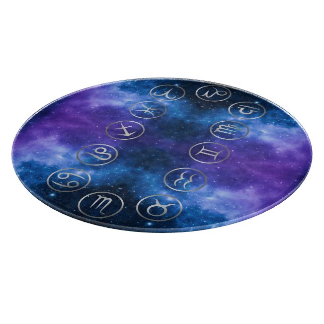 Zwölf graue Zodiakische Symbole auf blauer Galaxie Schneidebrett (Ecke)
