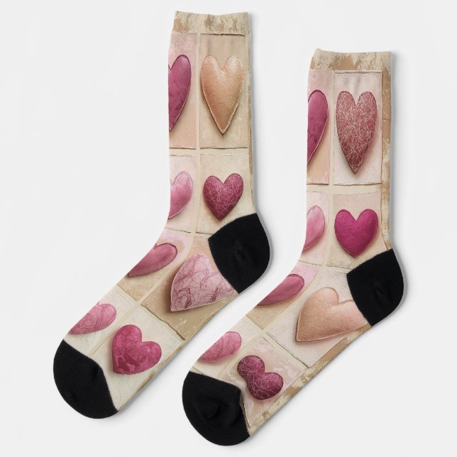 Zwölf Valentinherzen auf Papiertexturen Socken (Linkes Detail)